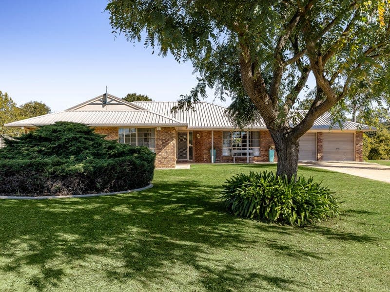 1 Katim Court, Cotswold Hills - Image 1