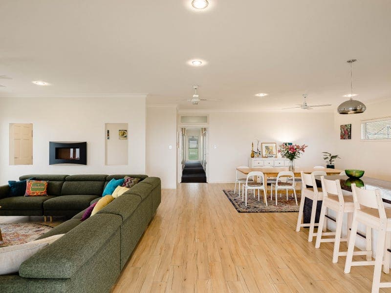 11 Guido Avenue, Blue Mountain Heights - Thumbnail 4