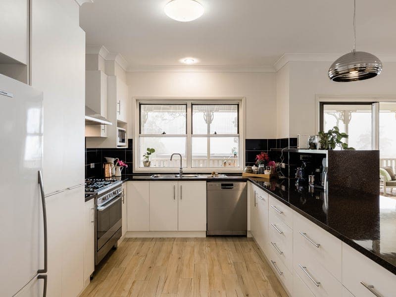 11 Guido Avenue, Blue Mountain Heights - Thumbnail 7