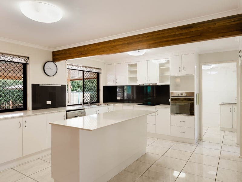 16 Lotus Crescent, Centenary Heights - Thumbnail 3