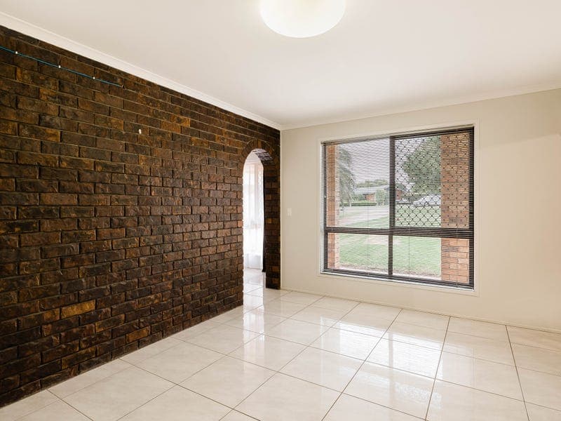 16 Lotus Crescent, Centenary Heights - Thumbnail 5