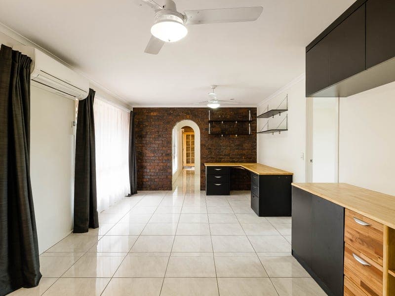 16 Lotus Crescent, Centenary Heights - Thumbnail 6