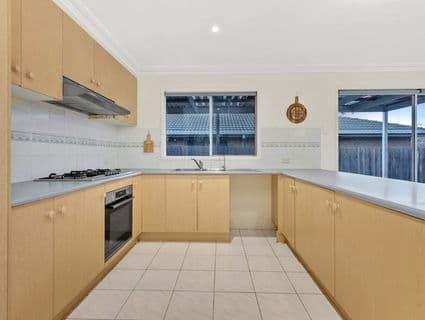 70 Kennedy Parade, Roxburgh Park - Thumbnail 2