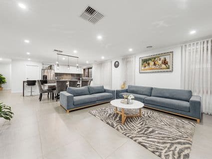4 Tesla Grange, Clyde North - Thumbnail 2
