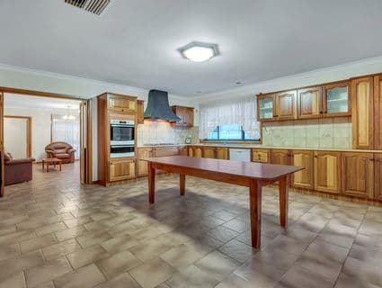 9 Surrey Street, Hadfield - Thumbnail 6