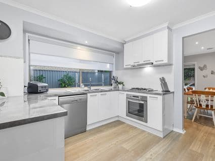 5 Greenock Crescent, Cranbourne East - Thumbnail 3