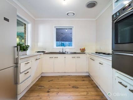 1 Woodworth Close, Endeavour Hills - Thumbnail 4
