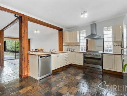 32 Glenalva Parade, Cannons Creek - Thumbnail 4