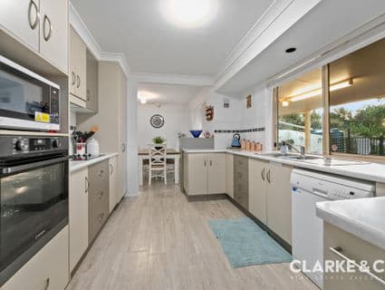 10 Ridgemount Place, Glass House Mountains - Thumbnail 4