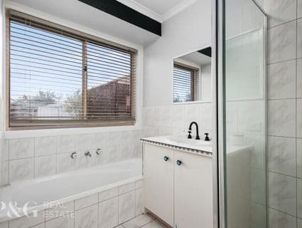 12 Amberley Park Drive, Narre Warren South - Thumbnail 7