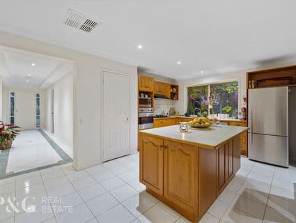 33 Louise Baille Avenue, Narre Warren South - Thumbnail 2
