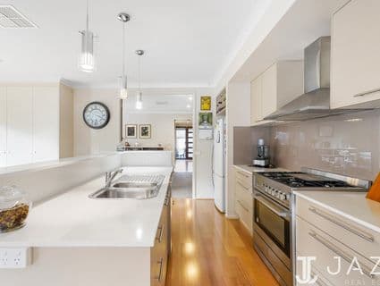34 McWilliams Crescent, Point Cook - Thumbnail 3