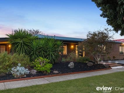15 Clifton Park Drive, CARRUM DOWNS, Carrum Downs - Thumbnail 2