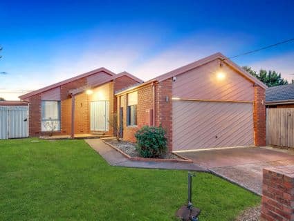 10 Cardiff Court, Craigieburn - Image 1
