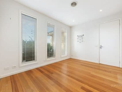 4 Rangeview Close, Mickleham - Thumbnail 2