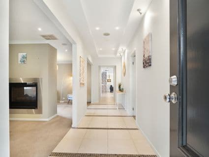 25 Minindee Road, Manor Lakes - Thumbnail 2