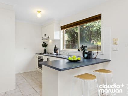 15 Forbes Grove, Oak Park - Thumbnail 4