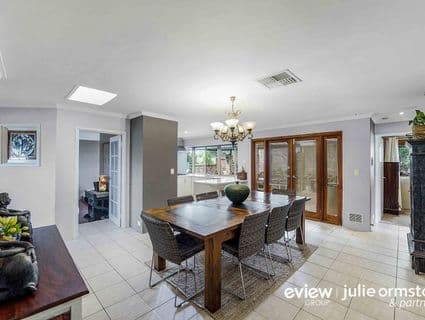 19 Lakehill Gardens, Edgewater - Thumbnail 2