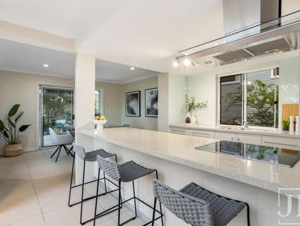 16 Lohe Street, Indooroopilly - Thumbnail 5