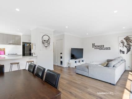 3 Molly Close, Kilsyth - Thumbnail 2