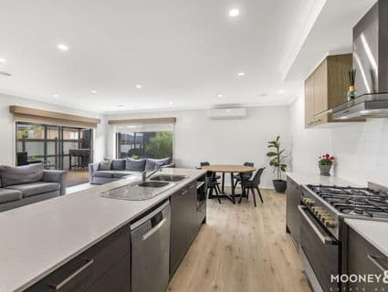 32 Lancelot Avenue, Clyde - Thumbnail 2