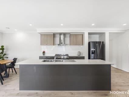 32 Lancelot Avenue, Clyde - Thumbnail 3
