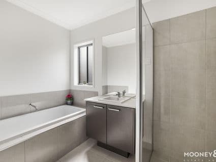 32 Lancelot Avenue, Clyde - Thumbnail 8