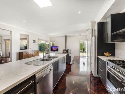 40 Phoenix Avenue, Cranbourne - Image 1