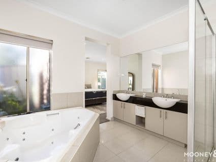 40 Phoenix Avenue, Cranbourne - Thumbnail 6