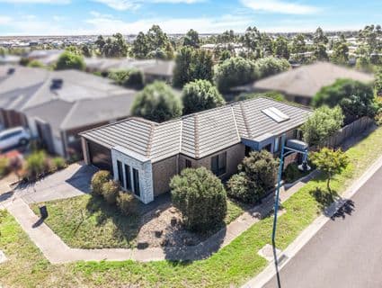 4 Ellenborough Crescent, Manor Lakes - Thumbnail 2