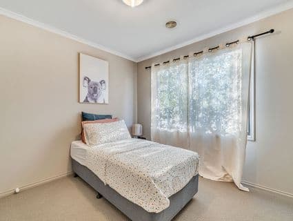 4 Ellenborough Crescent, Manor Lakes - Thumbnail 7