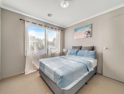 4 Ellenborough Crescent, Manor Lakes - Thumbnail 8