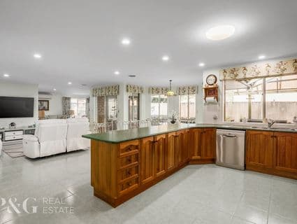 58 Loxley Boulevard, Narre Warren South - Thumbnail 3