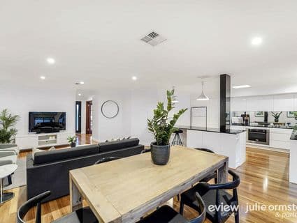 71 Lakevalley Drive, Edgewater - Image 1