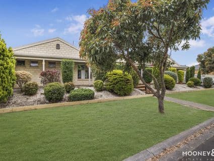 13 Weathertop Way, Cranbourne East - Image 1