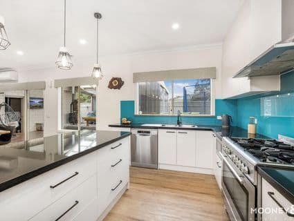 13 Weathertop Way, Cranbourne East - Thumbnail 3