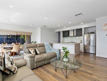 58 Wonnangatta Crescent, Weir Views - Thumbnail 3