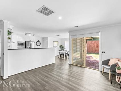 40 Warrenwood Place, Narre Warren - Thumbnail 2