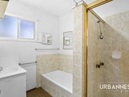 2 Hovea Street, Everton Hills - Thumbnail 5