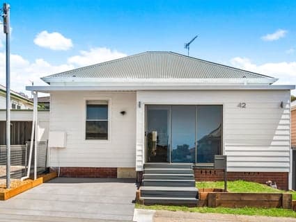 404, Adamstown - Image 1