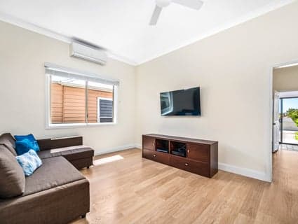 404, Adamstown - Thumbnail 5