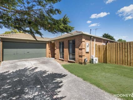 24 Pine Hill Court, Cranbourne North - Image 1