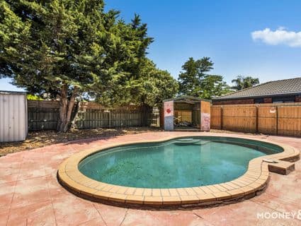 24 Pine Hill Court, Cranbourne North - Thumbnail 2