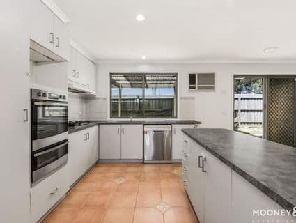 24 Pine Hill Court, Cranbourne North - Thumbnail 3