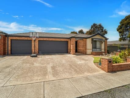 8 Burrendong Street, Manor Lakes - Thumbnail 2
