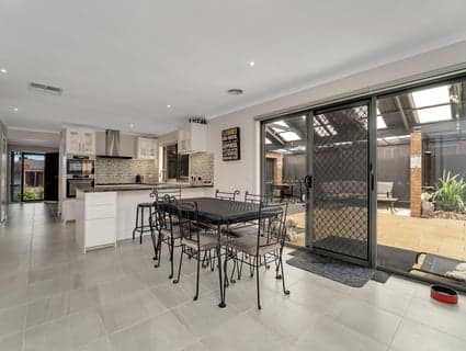 8 Burrendong Street, Manor Lakes - Thumbnail 8
