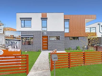 12/15-17 Nerissa Grove, Oak Park - Image 1