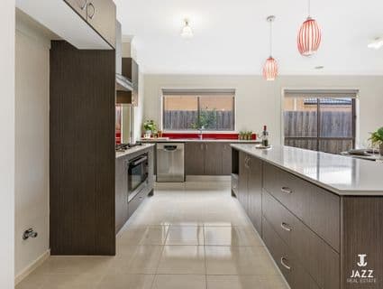 31 Heatherbell Avenue, Point Cook - Thumbnail 4
