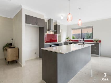 31 Heatherbell Avenue, Point Cook - Thumbnail 5