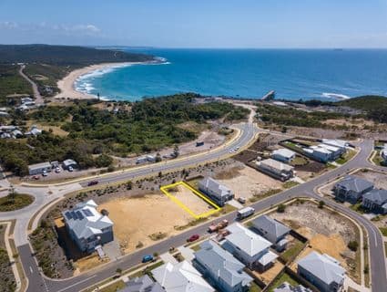 9 Silkstone Circuit, Catherine Hill Bay - Image 1